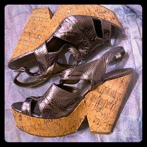 BCBGeneration Sz 10 Silver platform heel